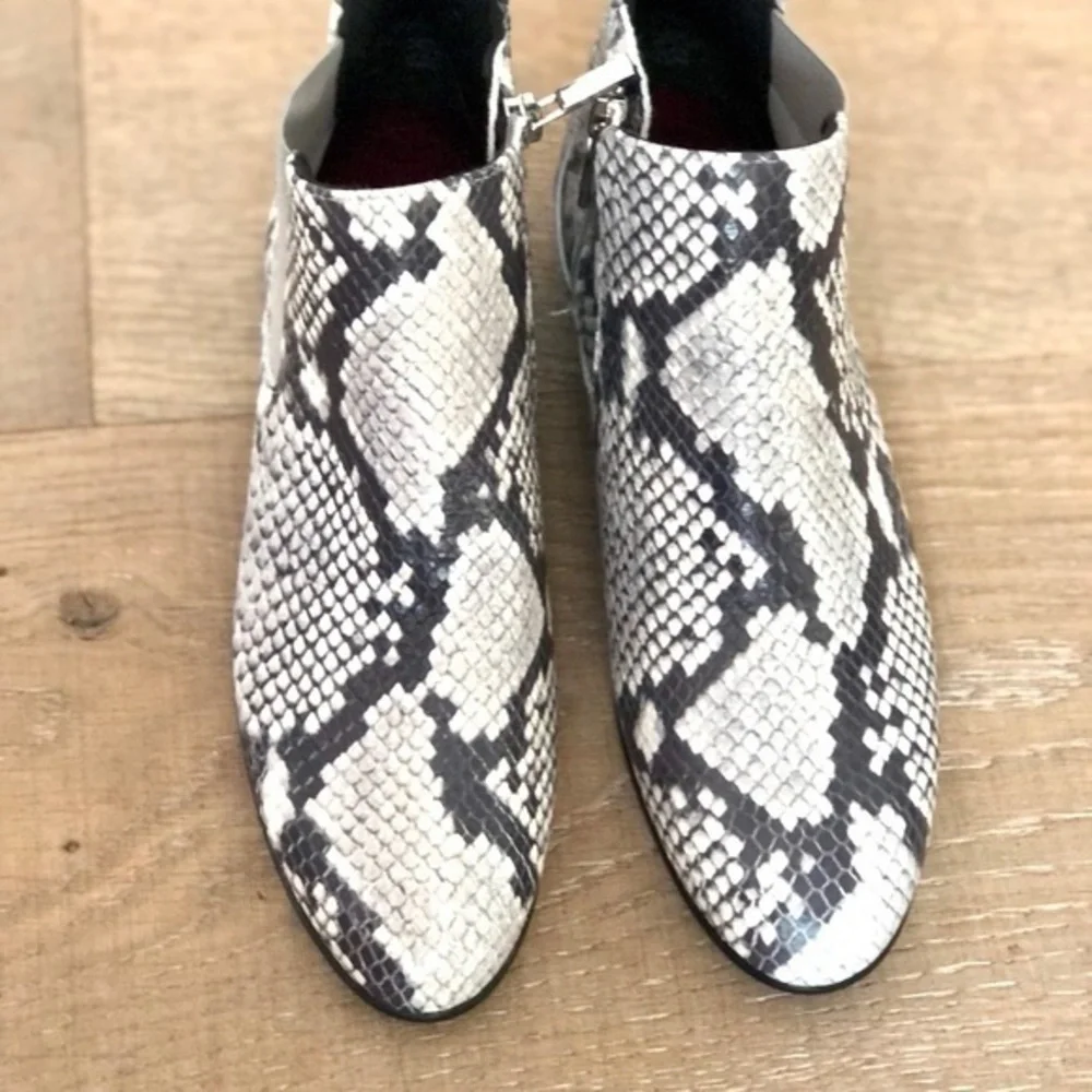 MUNRO Cate Grey Snake Print Leather Boots
